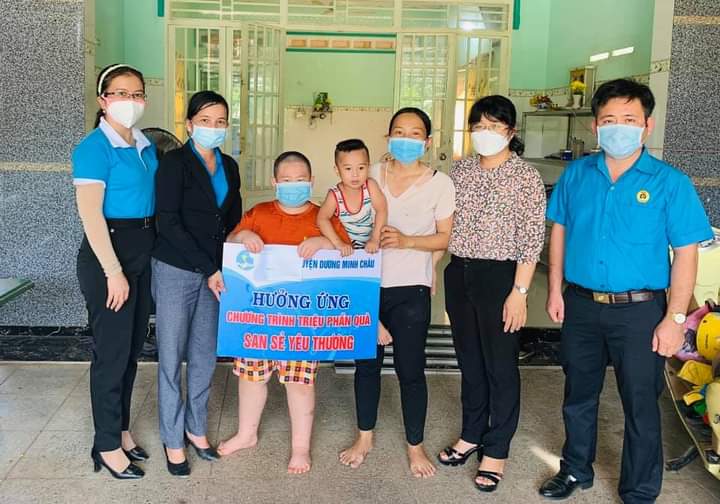 Hội LHPN huyện Dương Minh Châu: Nhận chăm sóc đỡ đầu 02 trẻ mồ côi do cha/ mẹ chết vì nhiễm Covid-19